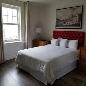 Comfort Queen Room